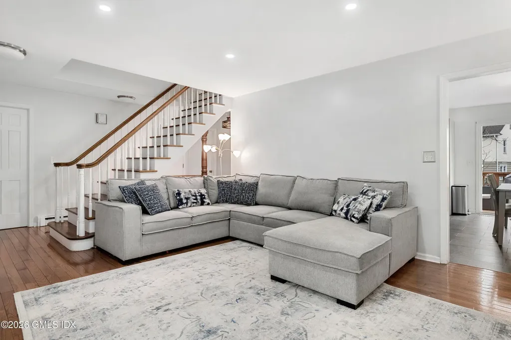 10 Maple Drive Old Greenwich CT 06870