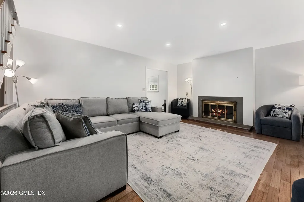 10 Maple Drive Old Greenwich CT 06870