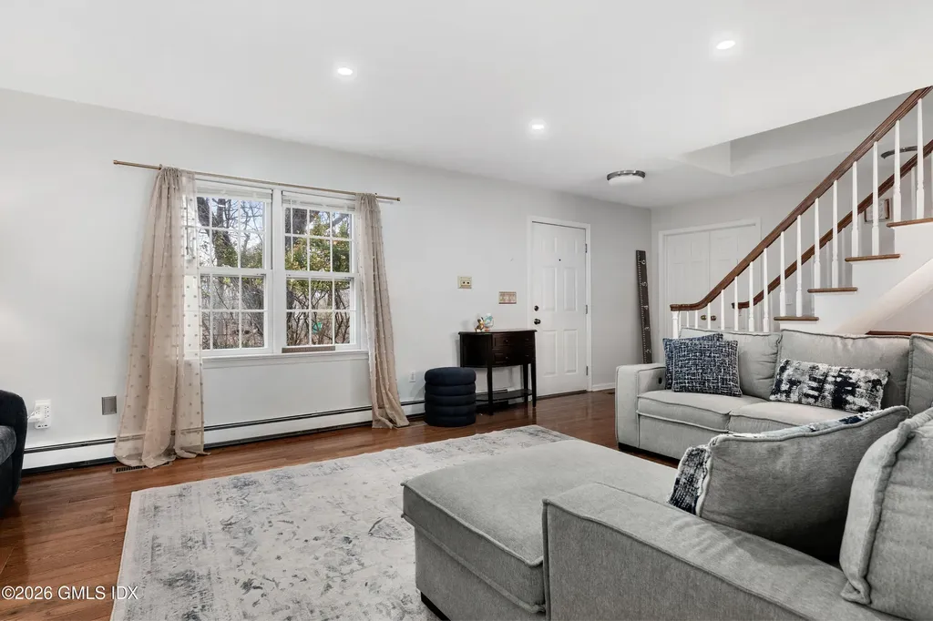 10 Maple Drive Old Greenwich CT 06870