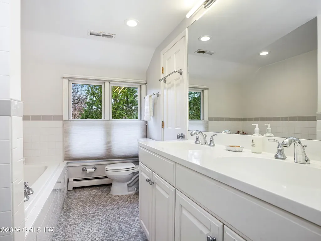 32 Winthrop Drive Riverside CT 06878