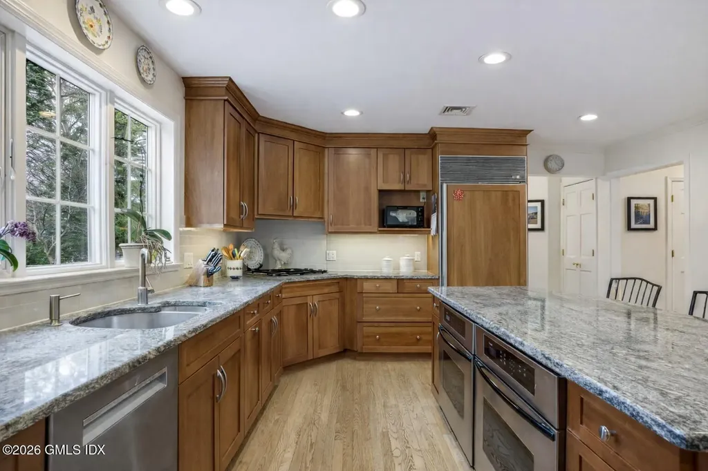 32 Winthrop Drive Riverside CT 06878