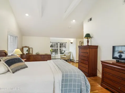 32 Winthrop Drive Riverside CT 06878