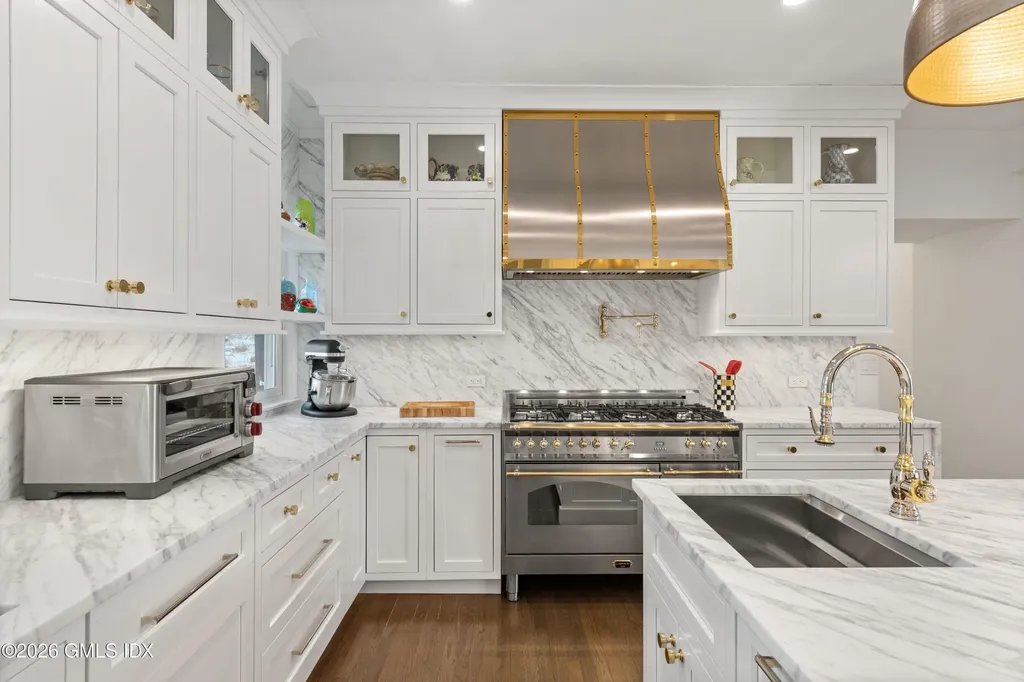 530 Round Hill Road Greenwich CT 06831
