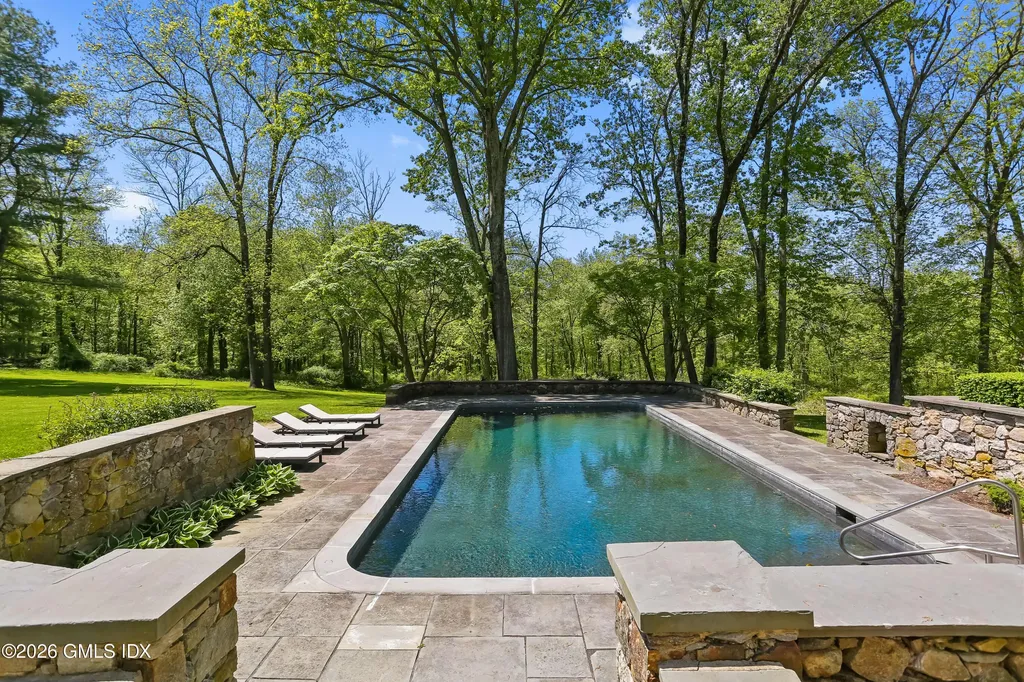 530 Round Hill Road Greenwich CT 06831