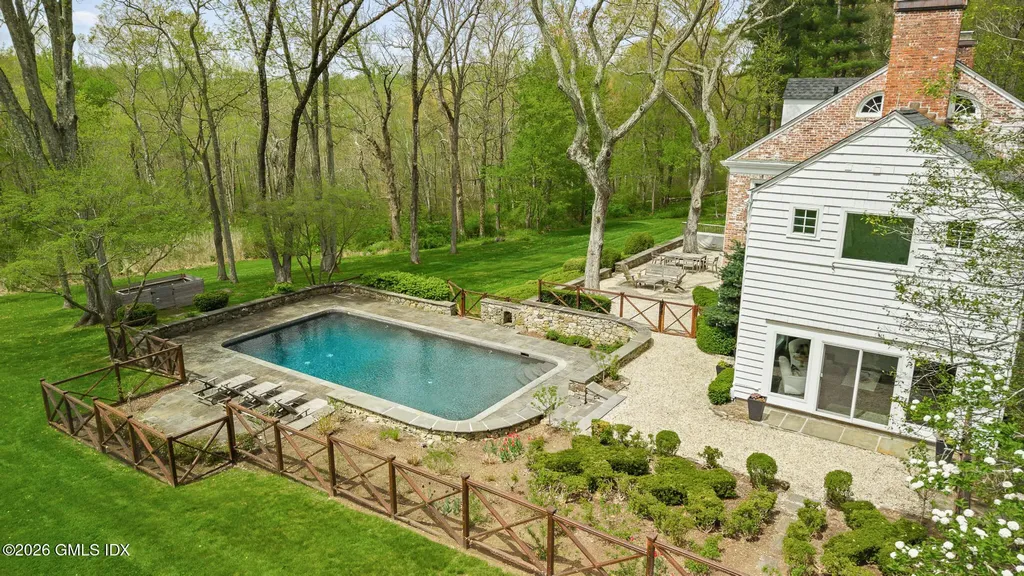 530 Round Hill Road Greenwich CT 06831