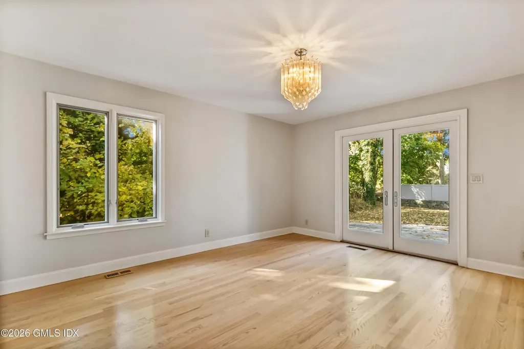 145R Shore Road Old Greenwich CT 06870