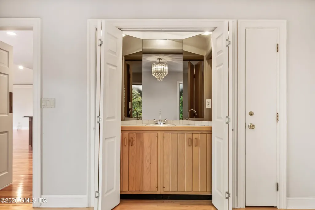 145R Shore Road Old Greenwich CT 06870