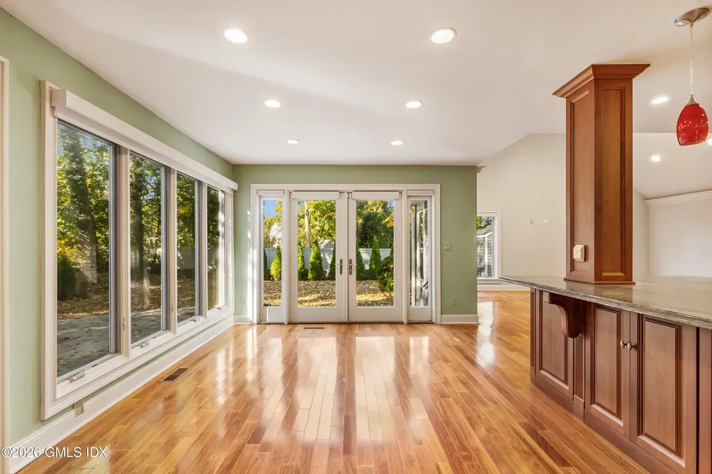 145R Shore Road Old Greenwich CT 06870
