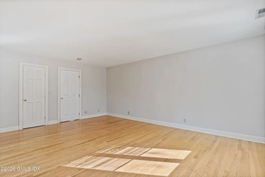 145R Shore Road Old Greenwich CT 06870