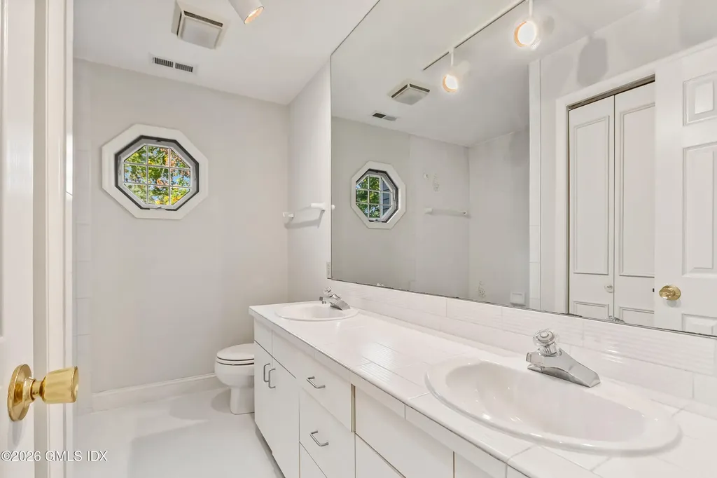145R Shore Road Old Greenwich CT 06870