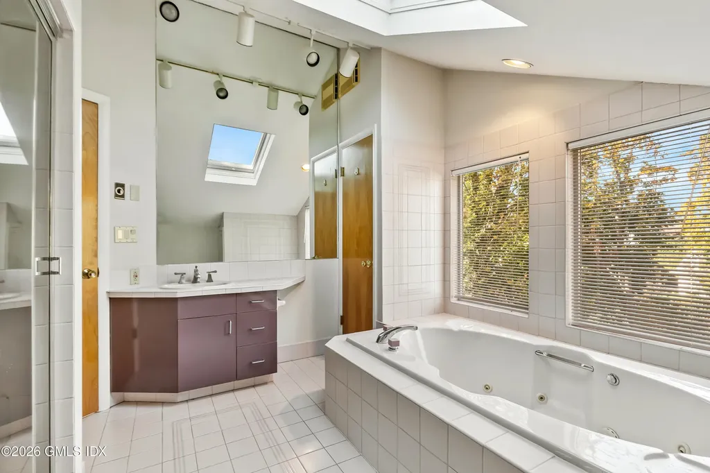 145R Shore Road Old Greenwich CT 06870