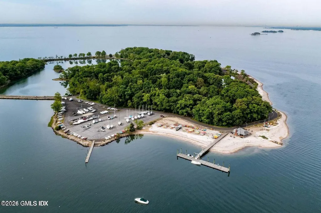 145R Shore Road Old Greenwich CT 06870