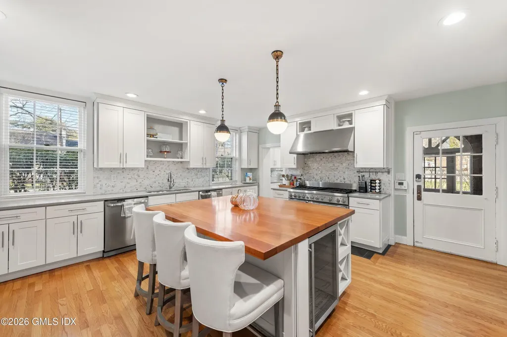 91 Algonquin Road Fairfield CT 06825