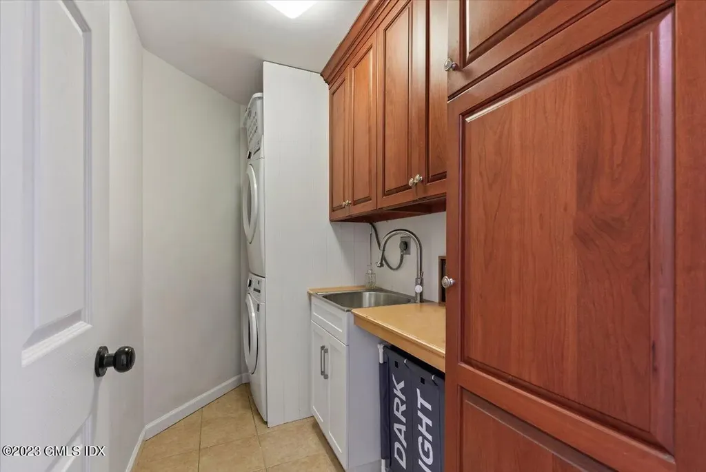 5 Sunshine Avenue Riverside CT 06878