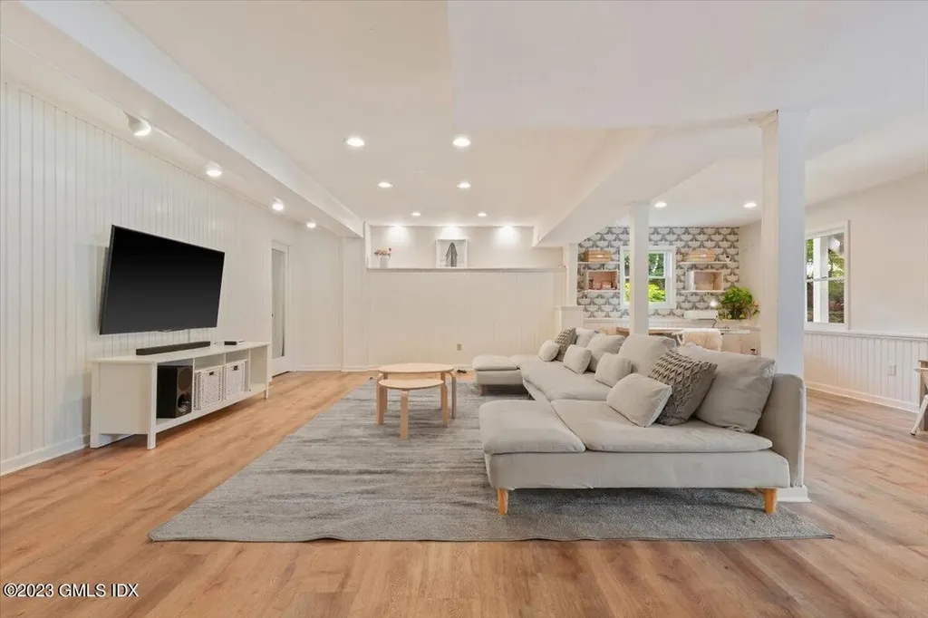 5 Sunshine Avenue Riverside CT 06878