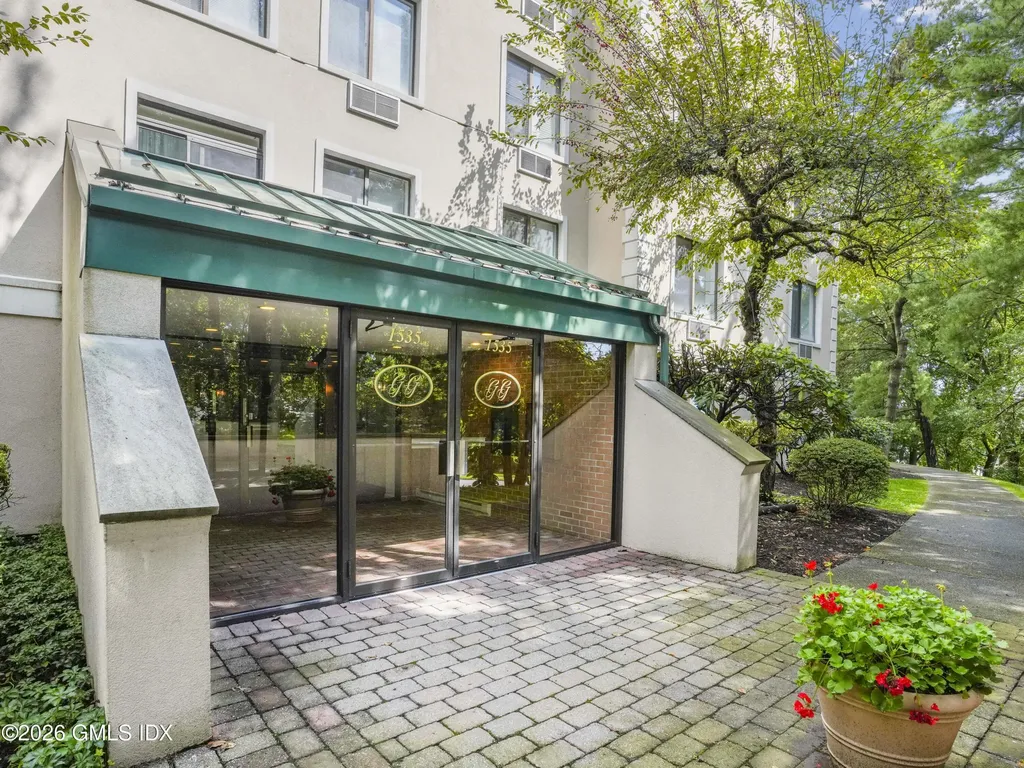 1535 E Putnam Avenue Old Greenwich CT 06870