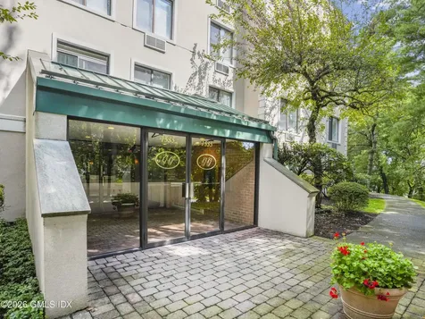 1535 E Putnam Avenue Old Greenwich CT 06870