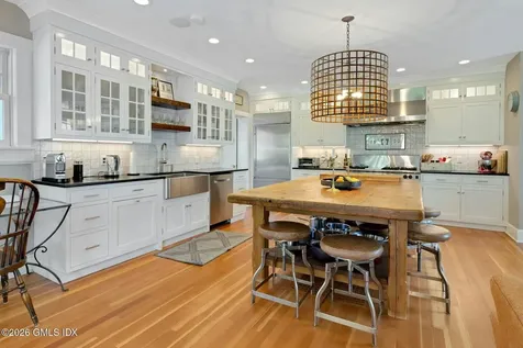 11 Roosevelt Avenue Old Greenwich CT 06870
