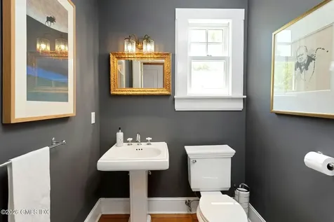 11 Roosevelt Avenue Old Greenwich CT 06870
