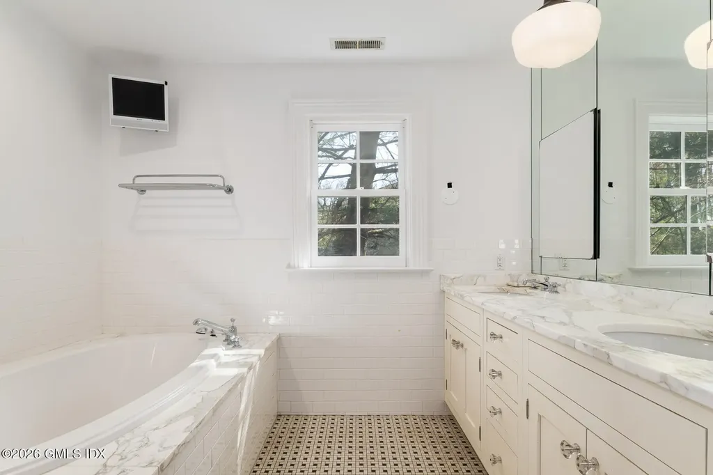 24 Annjim Drive Greenwich CT 06830