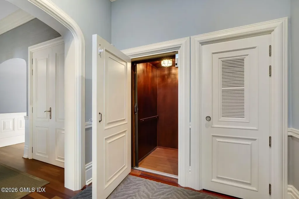 44 Hunting Ridge Road Greenwich CT 06831