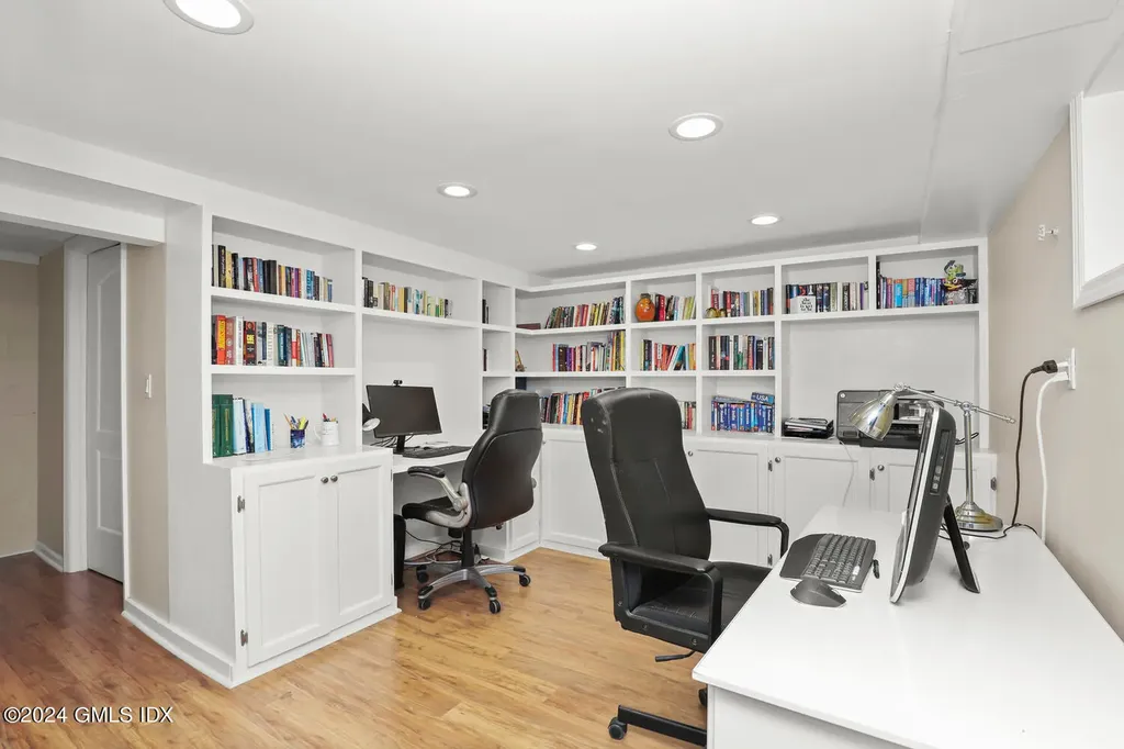 8 Willow Lane Old Greenwich CT 06870