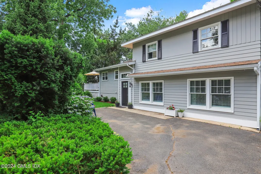 8 Willow Lane Old Greenwich CT 06870