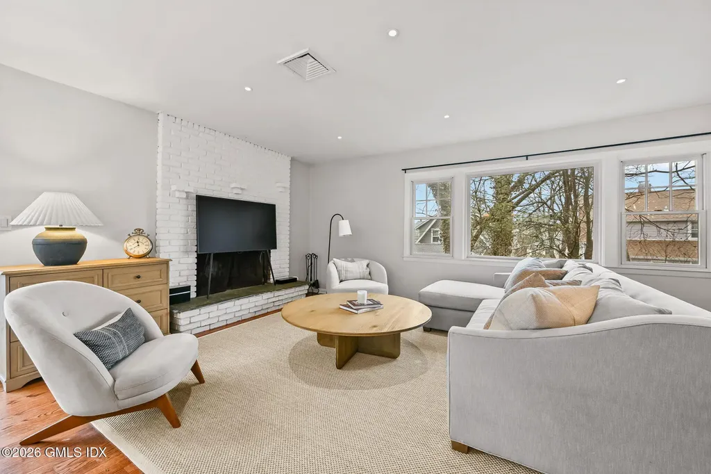 8 Willow Lane Old Greenwich CT 06870
