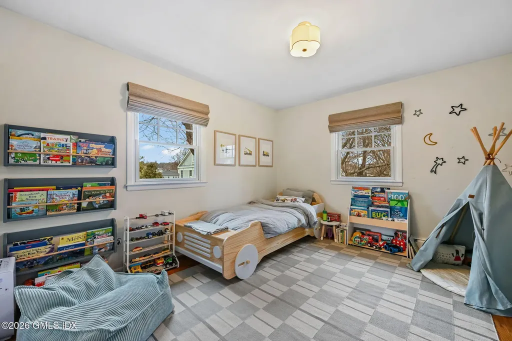 8 Willow Lane Old Greenwich CT 06870