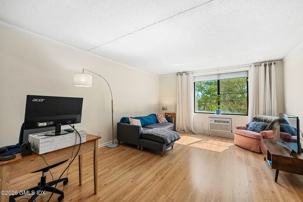 1535 E Putnam Avenue Old Greenwich CT 06870