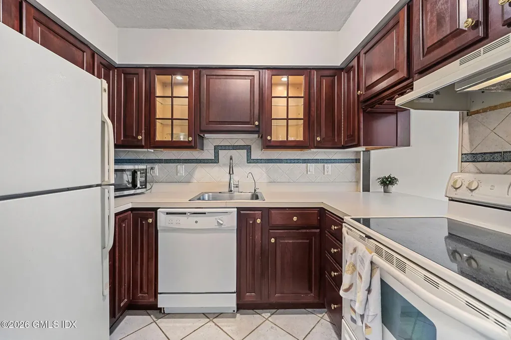 1535 E Putnam Avenue Old Greenwich CT 06870