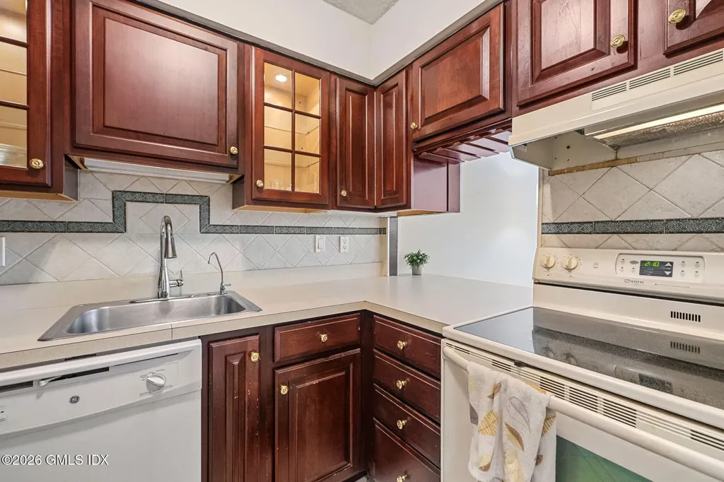 1535 E Putnam Avenue Old Greenwich CT 06870