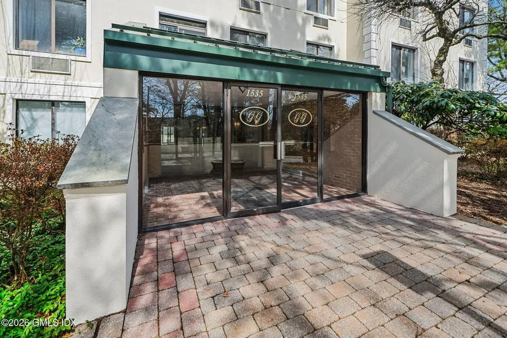 1535 E Putnam Avenue Old Greenwich CT 06870