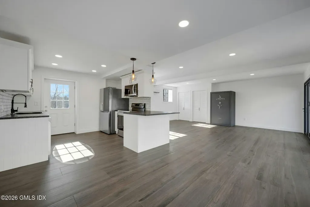 25 Wildwood Road Stamford CT 06903