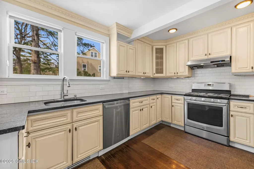 125 Oaklawn Avenue Stamford CT 06905