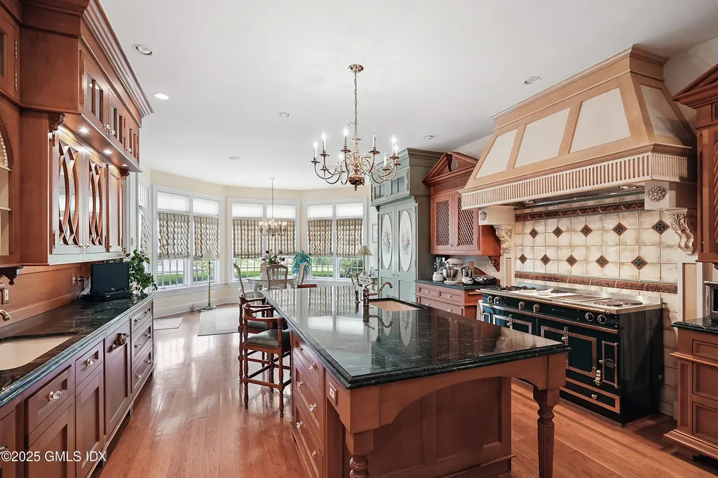 550 Round Hill Road Greenwich CT 06831