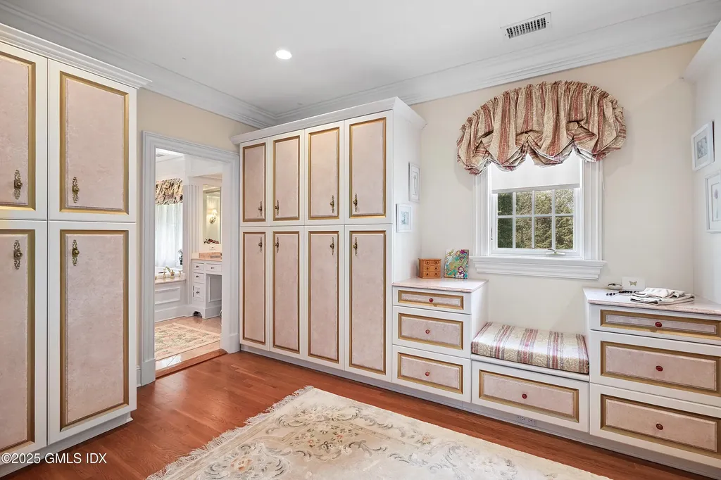 550 Round Hill Road Greenwich CT 06831