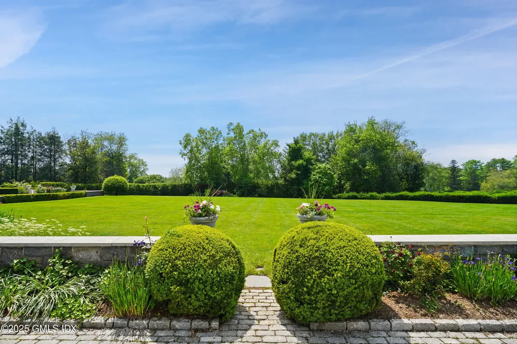 550 Round Hill Road Greenwich CT 06831