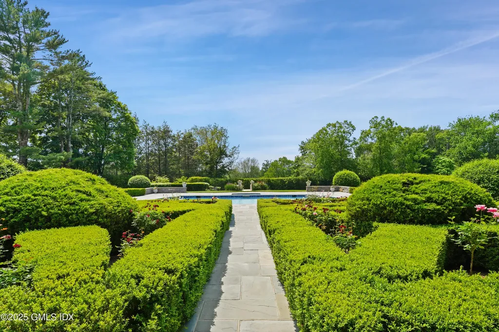 550 Round Hill Road Greenwich CT 06831