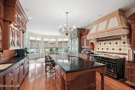 550 Round Hill Road Greenwich CT 06831