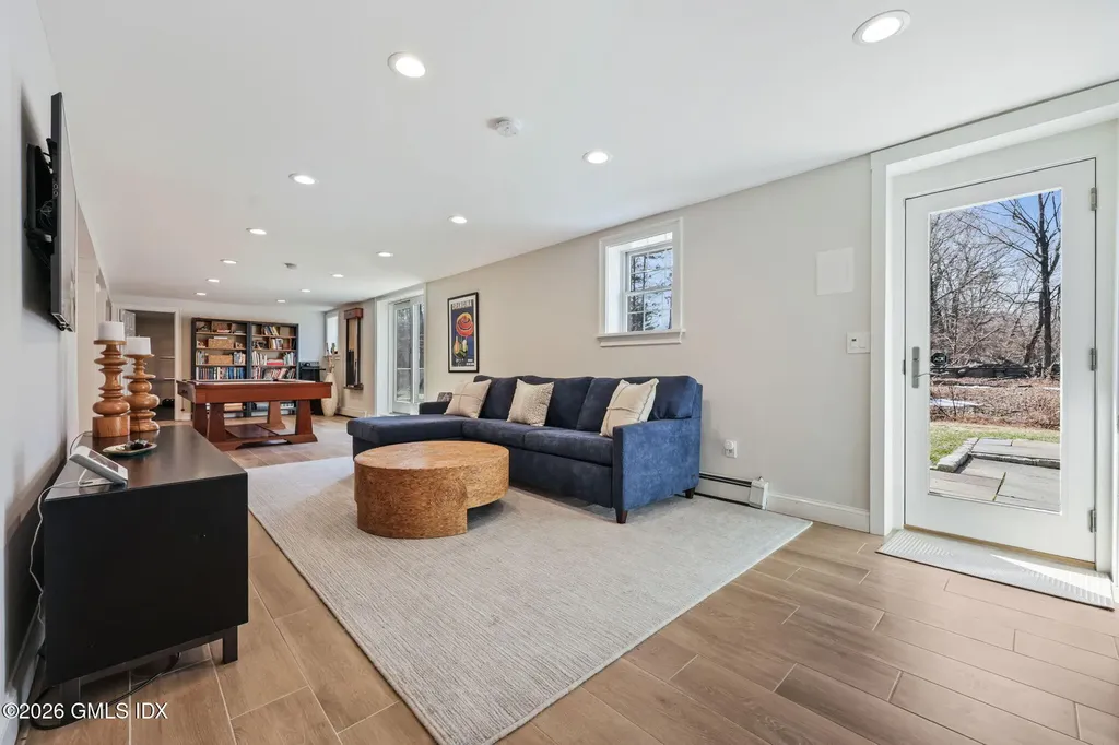 97 Davenport Ridge Lane Stamford CT 06903