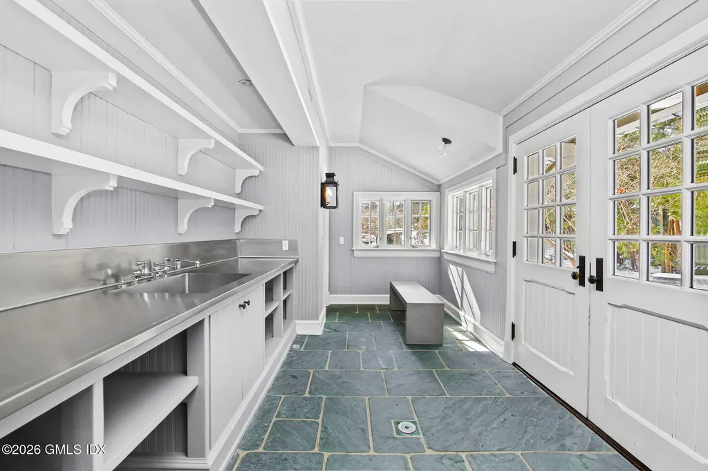 164 Round Hill Road Greenwich CT 06831