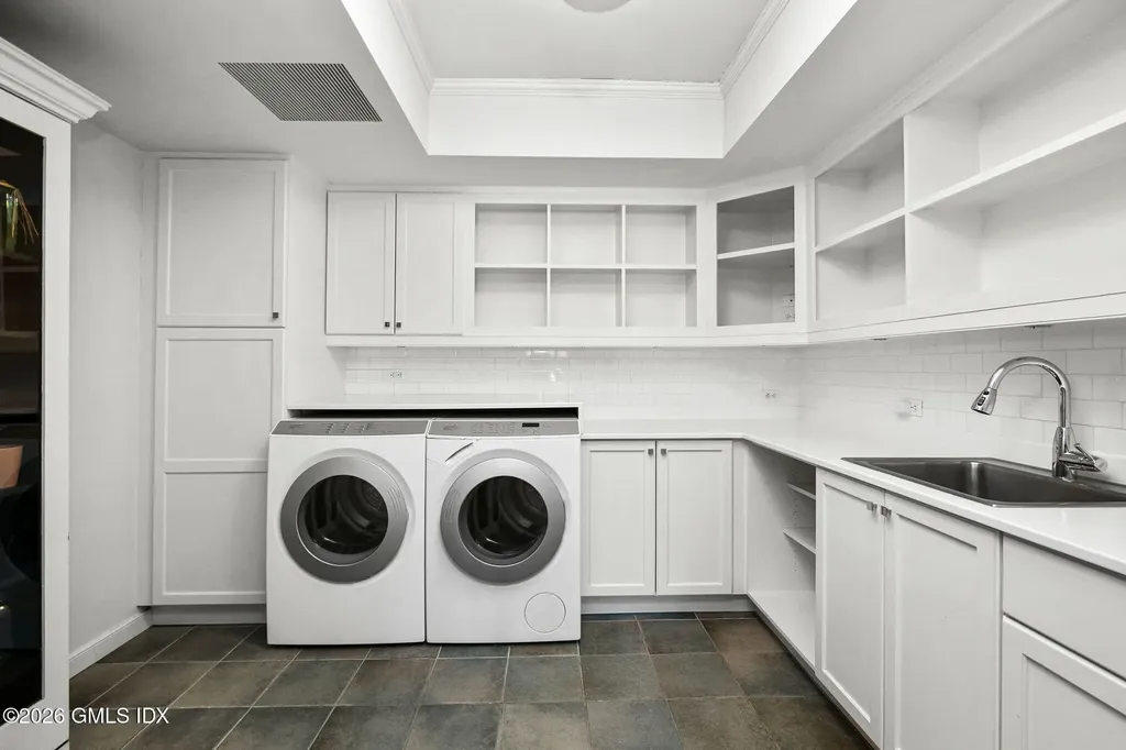 164 Round Hill Road Greenwich CT 06831