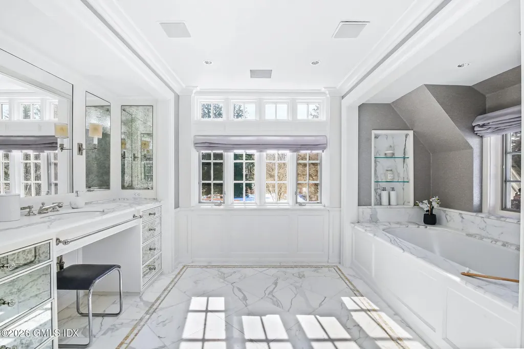 164 Round Hill Road Greenwich CT 06831