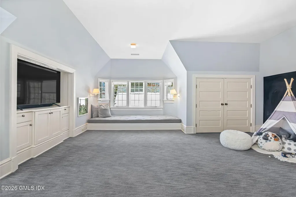 164 Round Hill Road Greenwich CT 06831