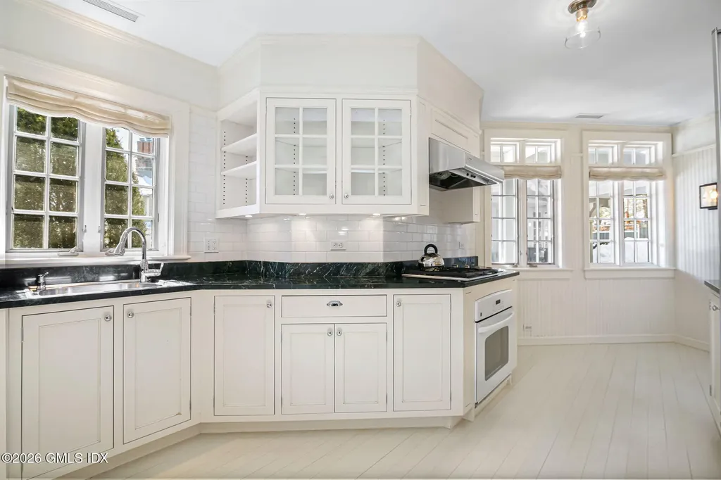 164 Round Hill Road Greenwich CT 06831
