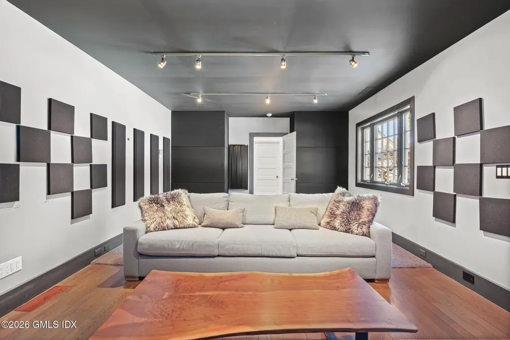 164 Round Hill Road Greenwich CT 06831