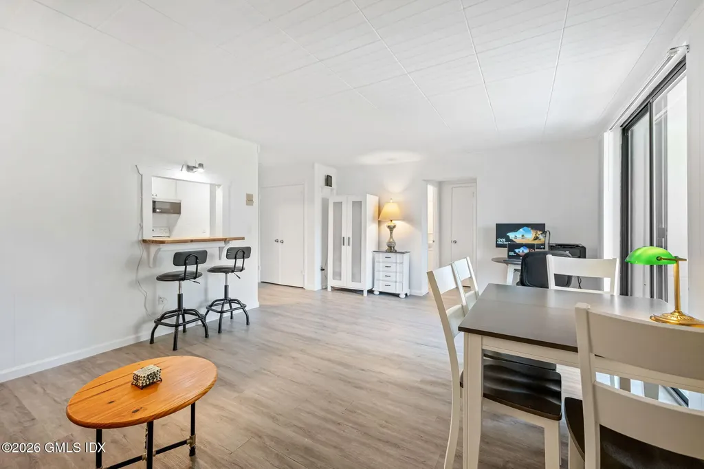 1535 E Putnam Avenue Old Greenwich CT 06870