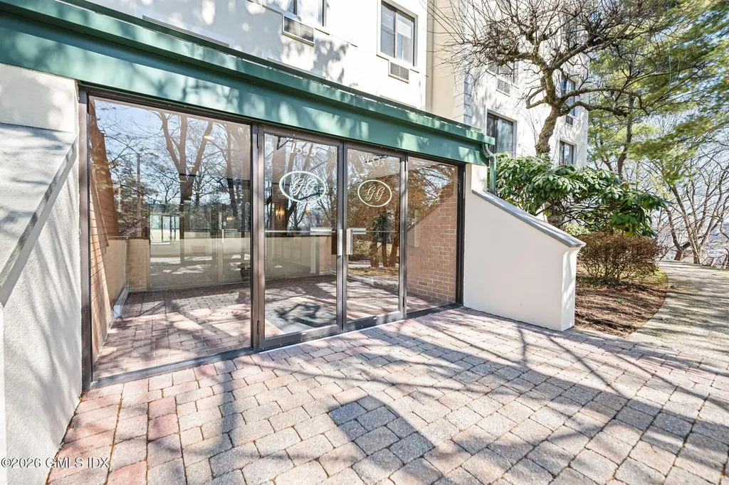 1535 E Putnam Avenue Old Greenwich CT 06870