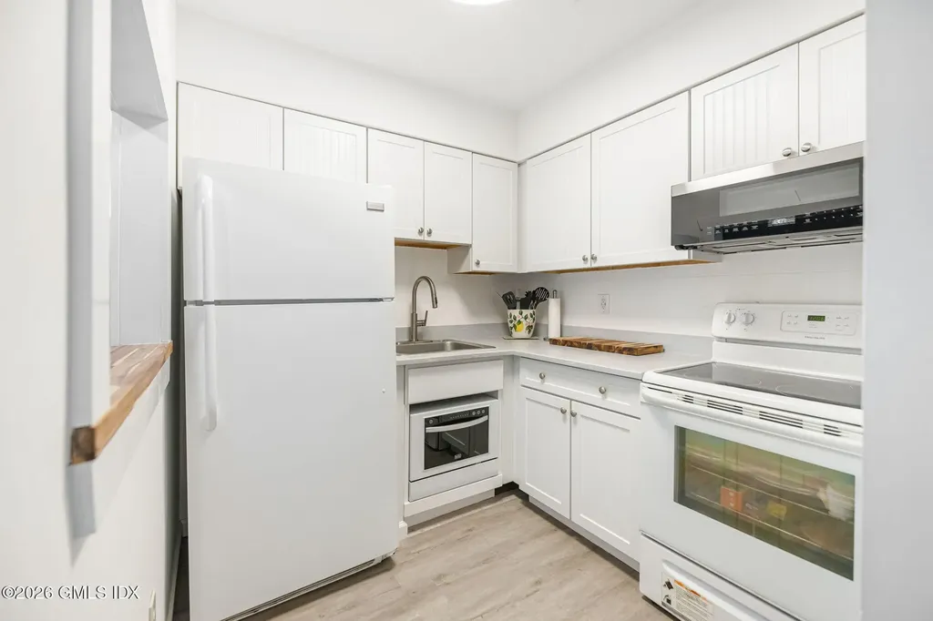 1535 E Putnam Avenue Old Greenwich CT 06870
